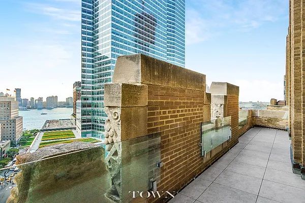 Rented by Town Residential | media 16