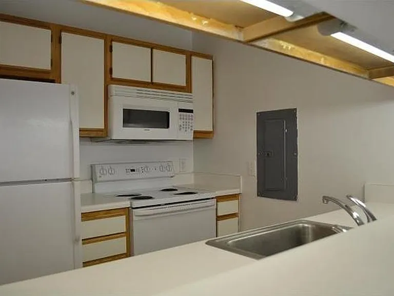 1431 Collegiate Cir #103 — Photo 11