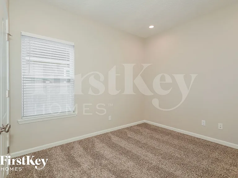 166 Queen Victoria Ave — Photo 11