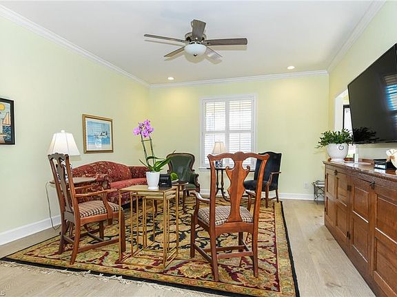 5th image of 1833 Banking St APT A24
