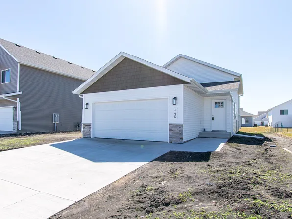 1135 Jill Dr W, West Fargo, ND 58078