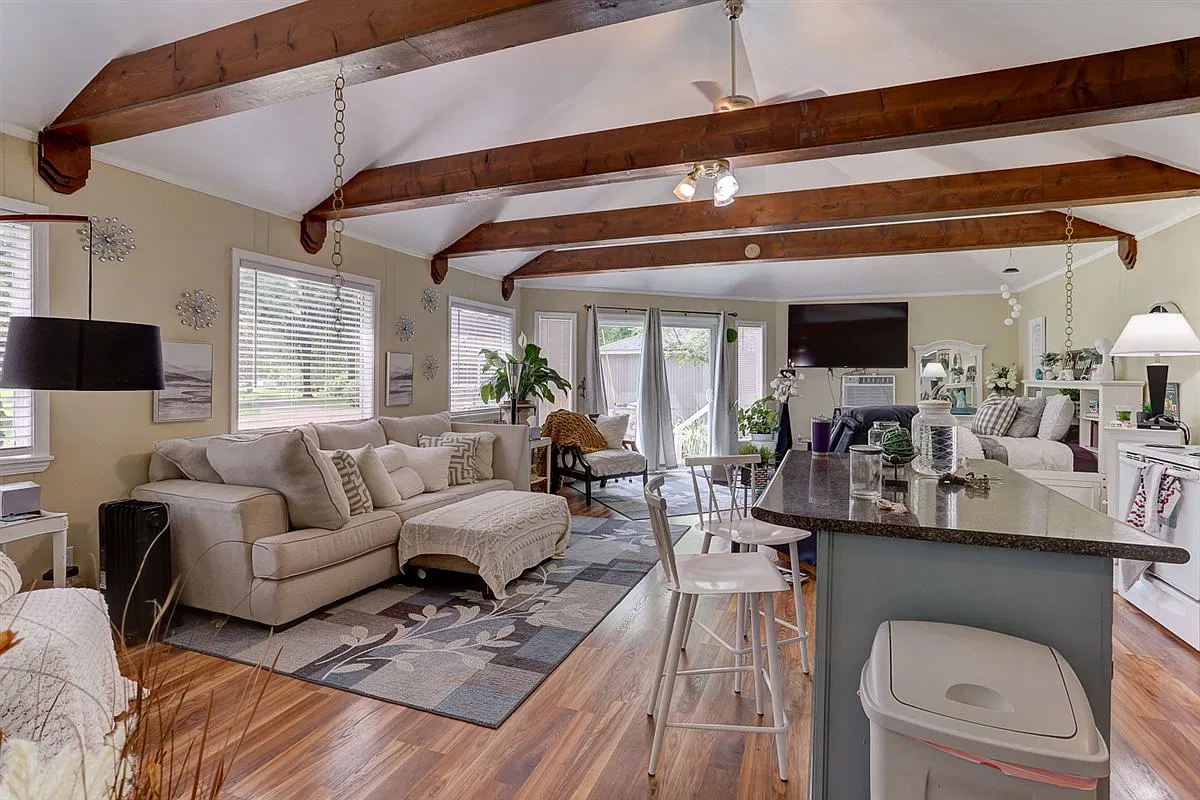 1 bed, 800 sqft, $1,150 — Photo 1