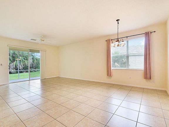 3rd image of 607 SW Indian Key Dr