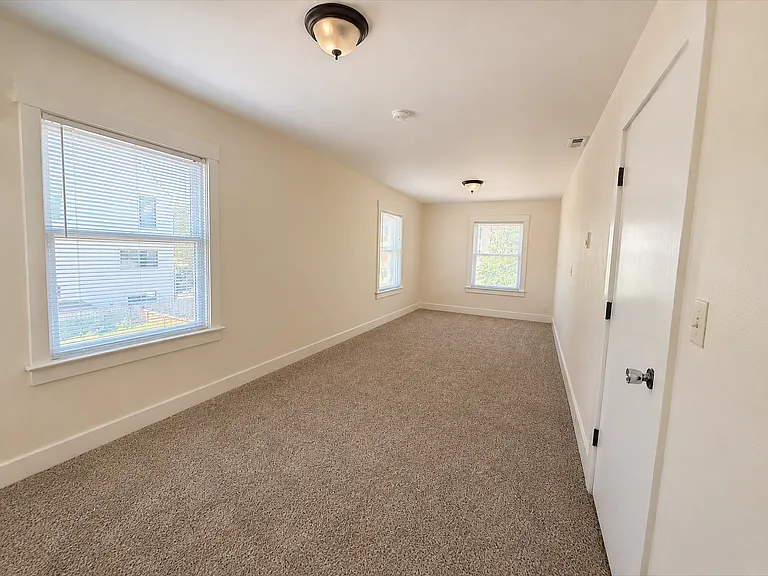 4412 N Maryland Ave — Photo 17