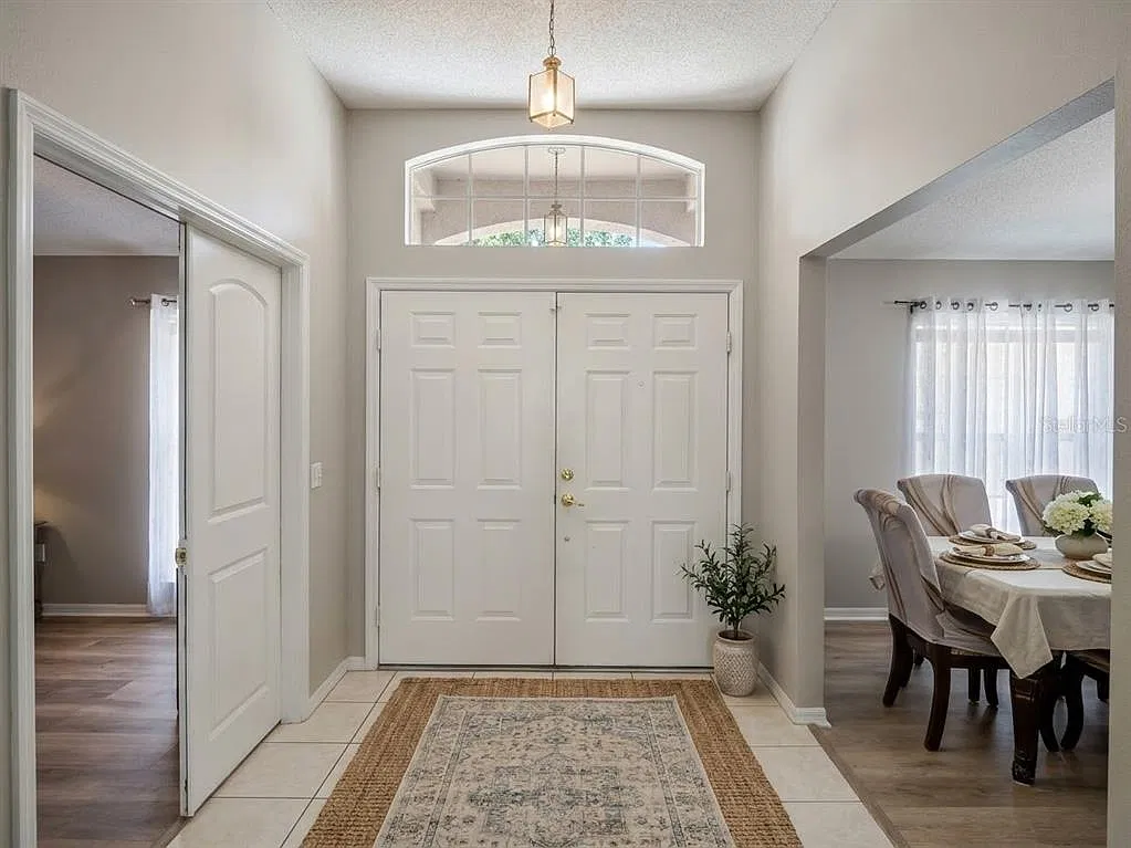 4 bed, 2.0 bath, 1859 sqft, $2,500 — Photo 2