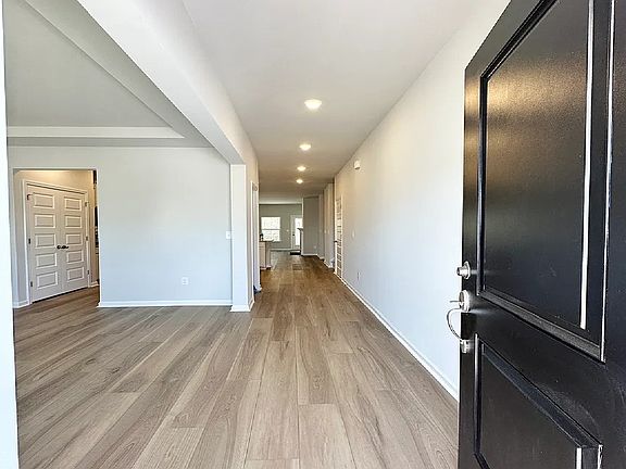 2nd image of 511 Magnolia Terrace Dr