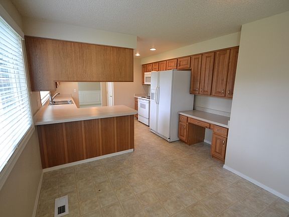 5th image of 15311 103rd Ave Ct E