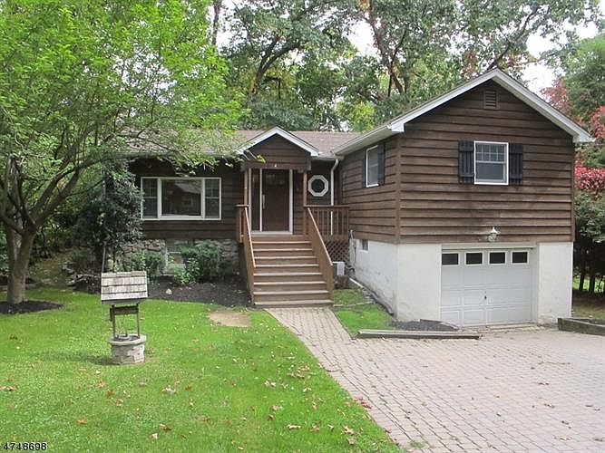 1st image of 4 Wallkill Dr