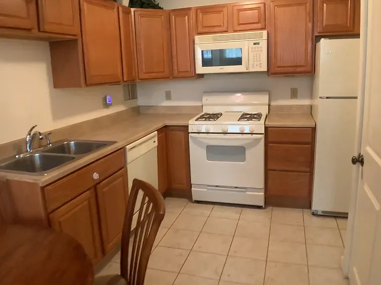 112 Highland Pl #1 — Photo 4
