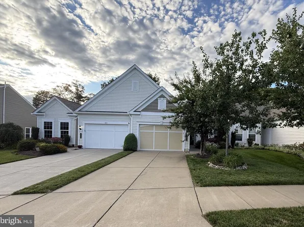 213 Long Point Dr, Fredericksburg, VA 22406