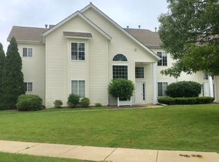 3001 Columbine Cir APT B, Valparaiso, IN 46383