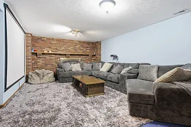 705 Eastview Dr — Photo 20