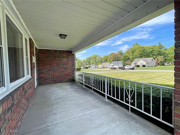 2nd image of 2939 Howell Dr