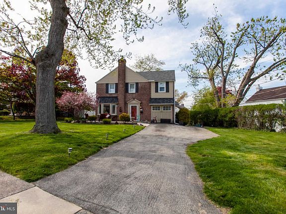2nd image of 124 Oxford Hill Ln