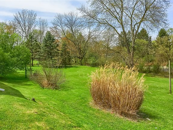 4th image of 204 Sherwood Dr