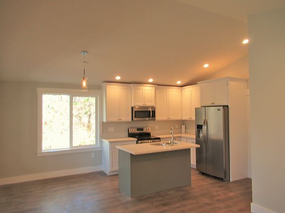 3rd image of 593 Chenois Ave NE