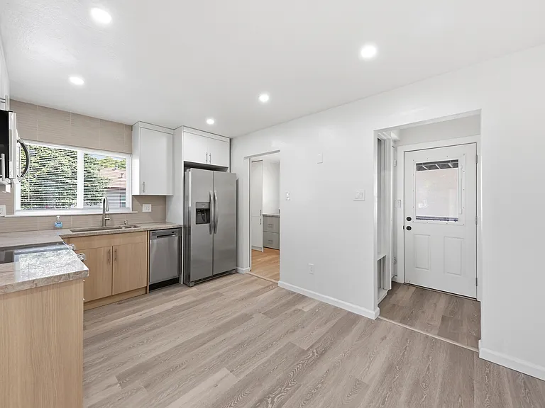 15548 Usher St #1 — Photo 9