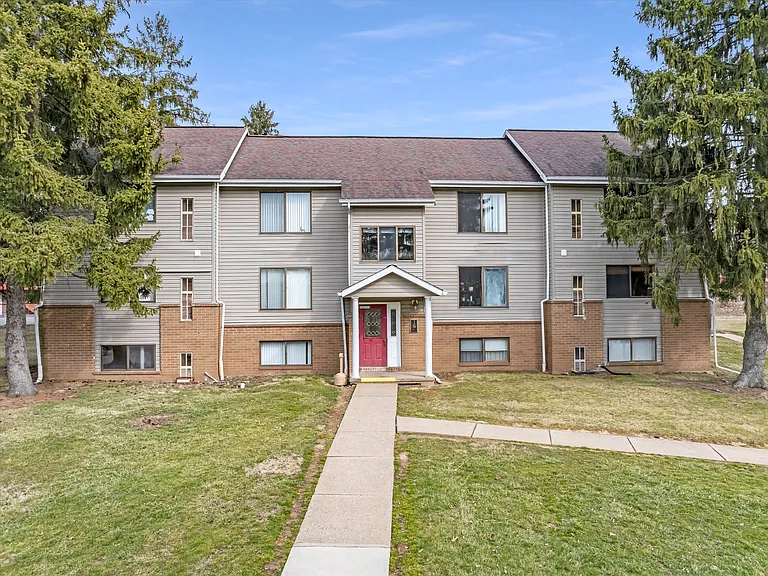 Chippewa Village Apartments Convenient Living in Beaver Falls, PA — Photo 2