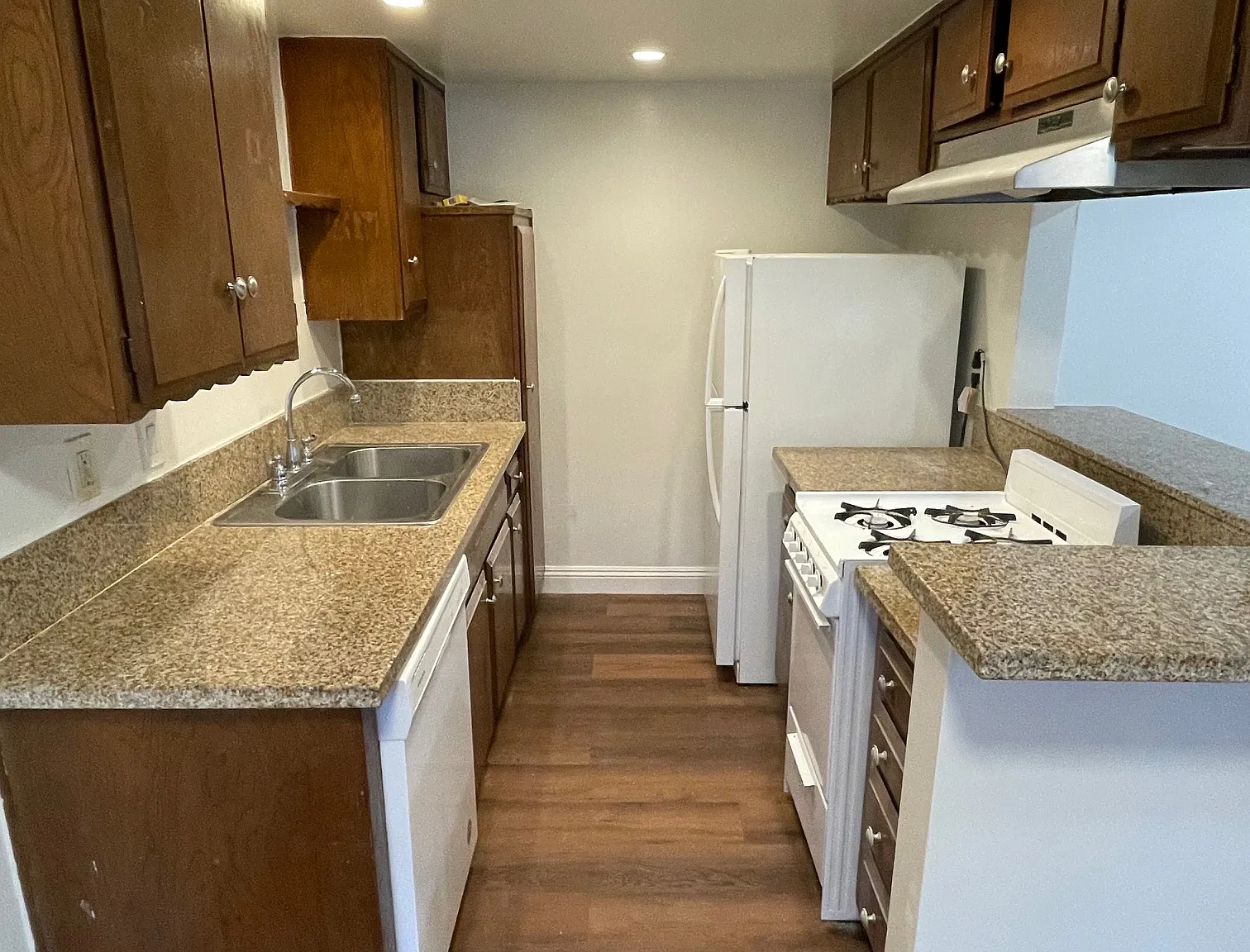 Kahlua Apartments — Photo 2