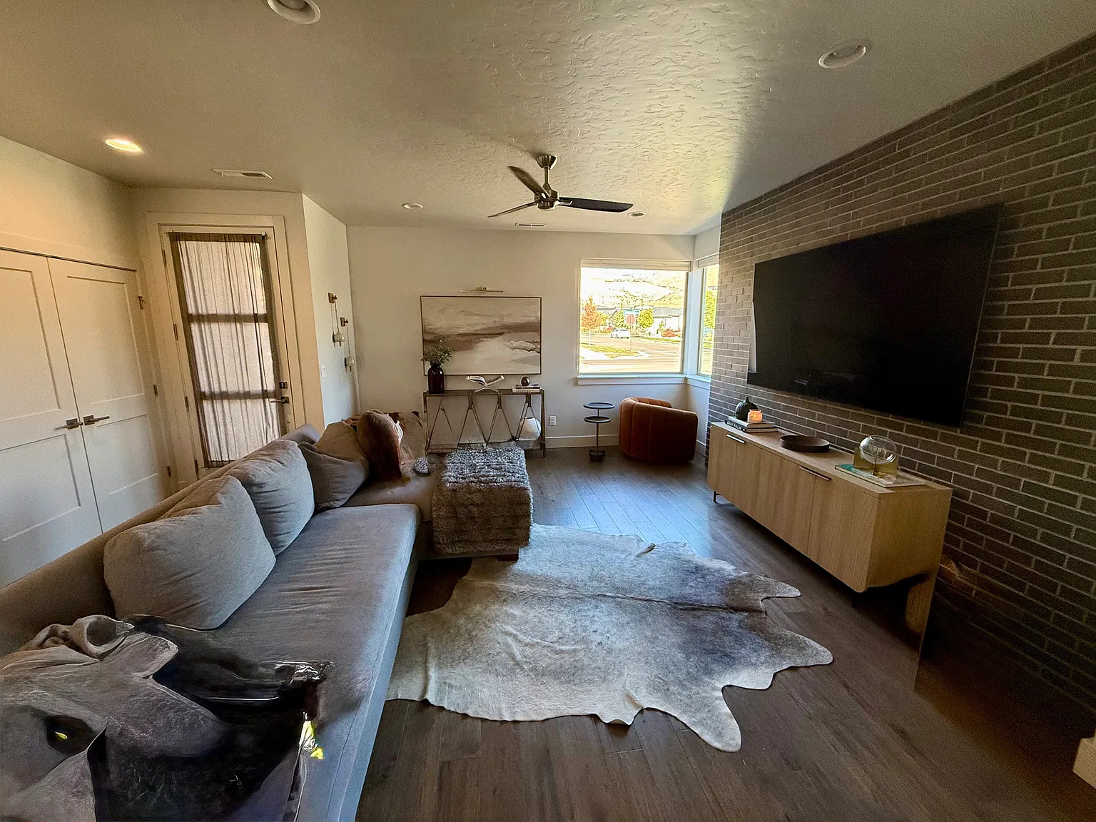 3 bed, 2.5 bath, 2154 sqft, $3,500 — Photo 2