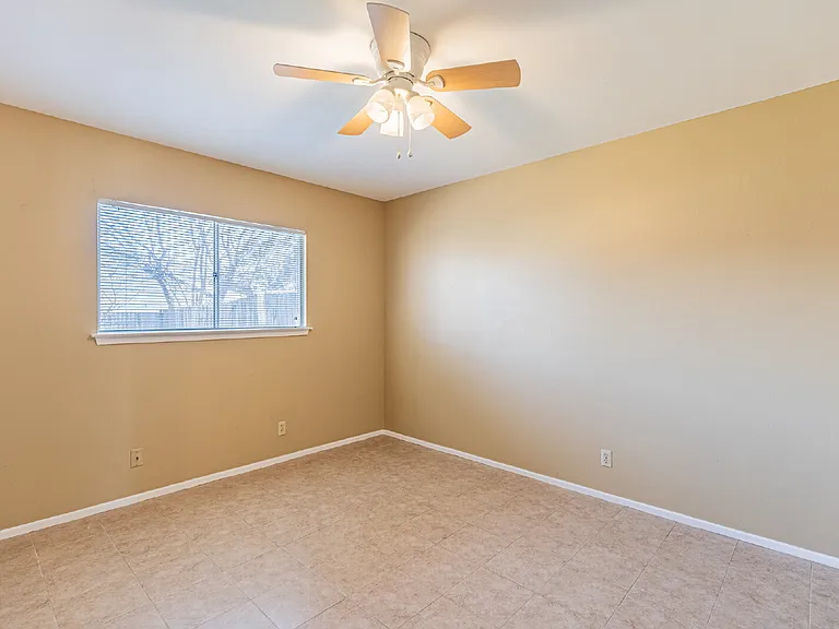 4414 Valleybrook — Photo 17