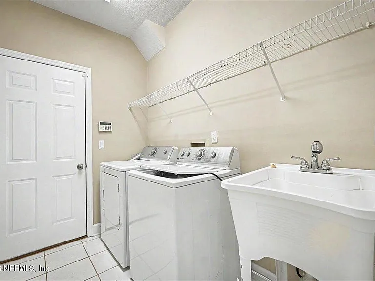 337 S Mill View Way — Photo 28