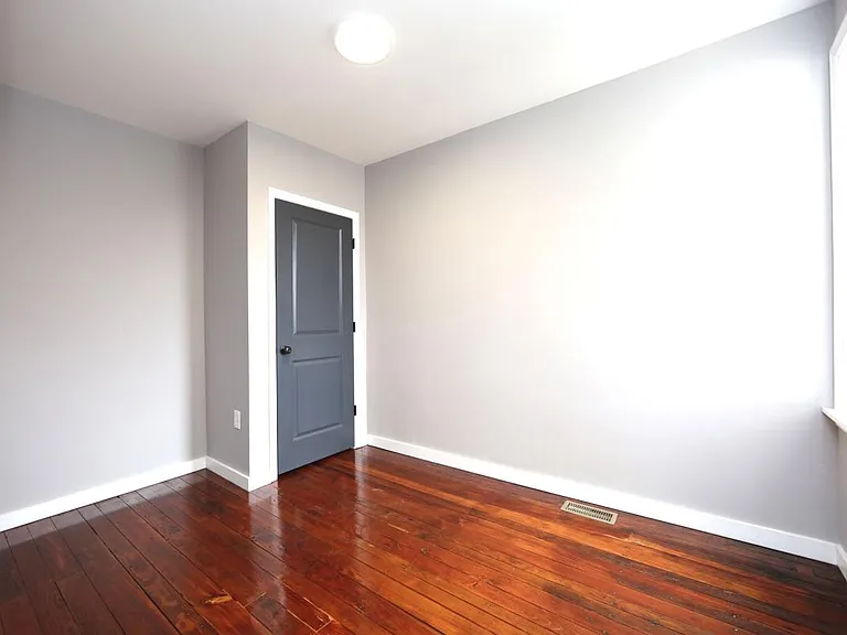 2727 Helen St — Photo 13