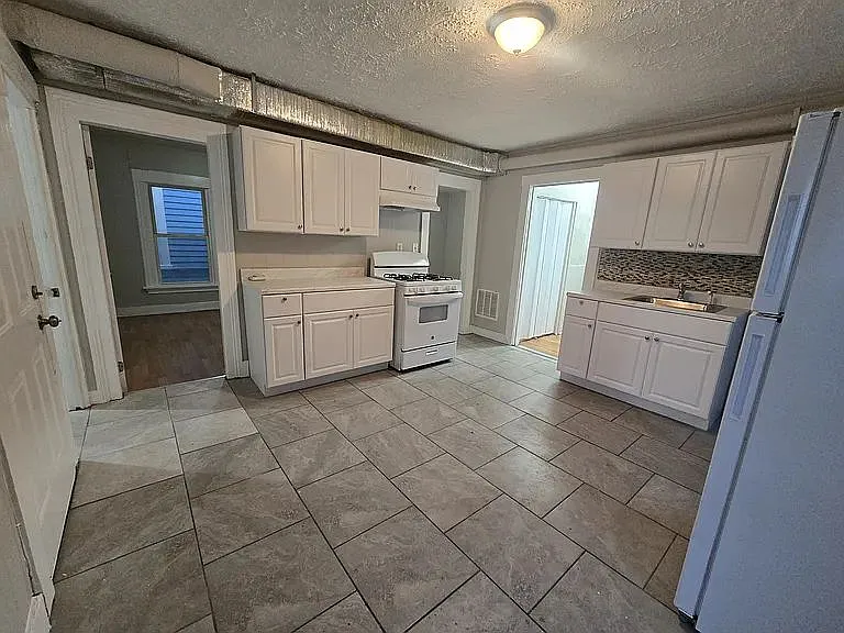 187 Wolcott St #2 — Photo 2
