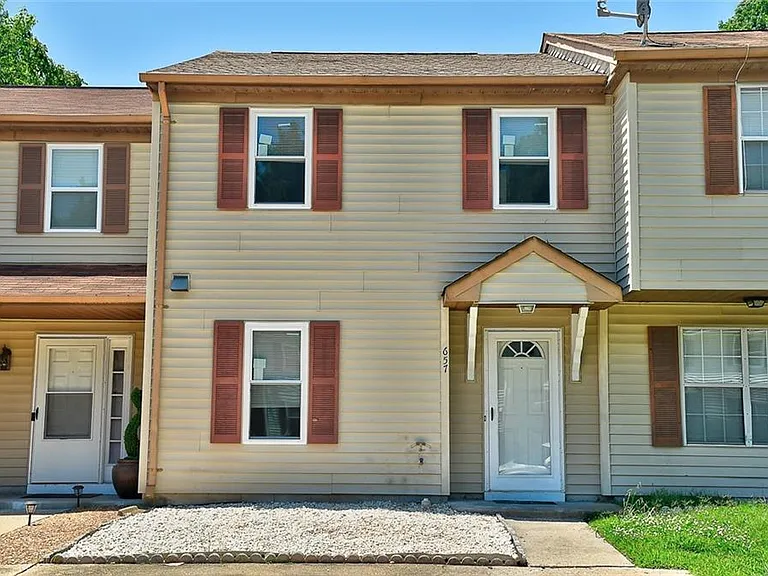 657 Aubrey Dr — Photo 3