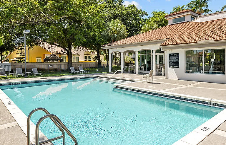 La Vue at Emerald Pointe — Photo 18