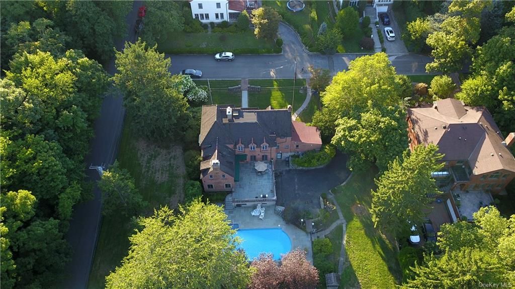 4 Bed 5 Bath Property, New York • 3,808 Sq Ft