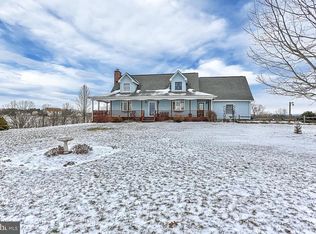 360 Kestrel Dr, Falling Waters, WV 25419