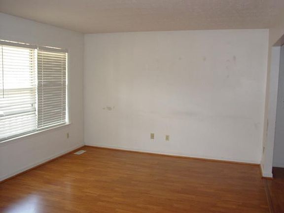 4th image of 2120 Mullen Cir