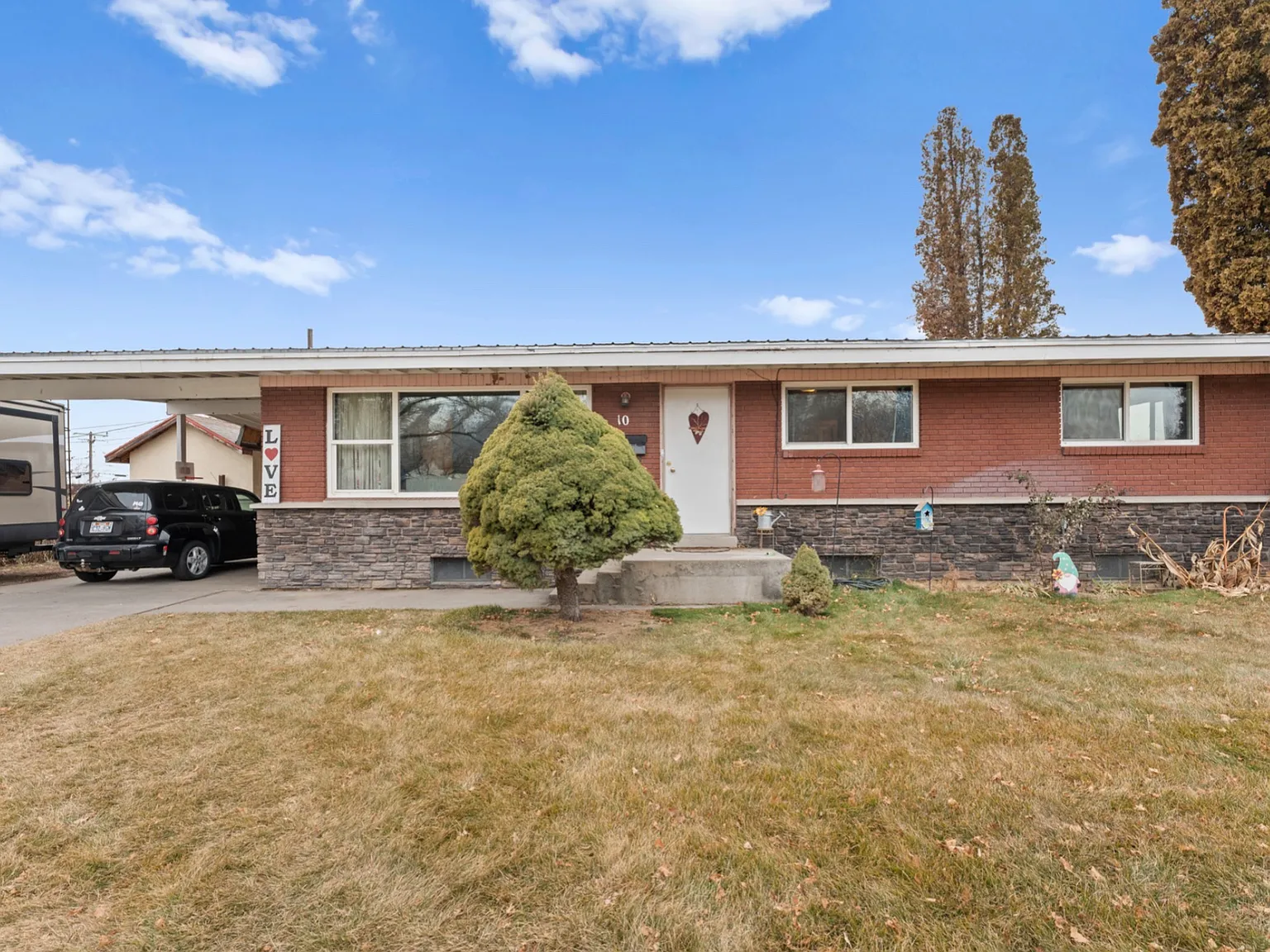3 bed, 1144 sqft, $1,850 — Photo 1