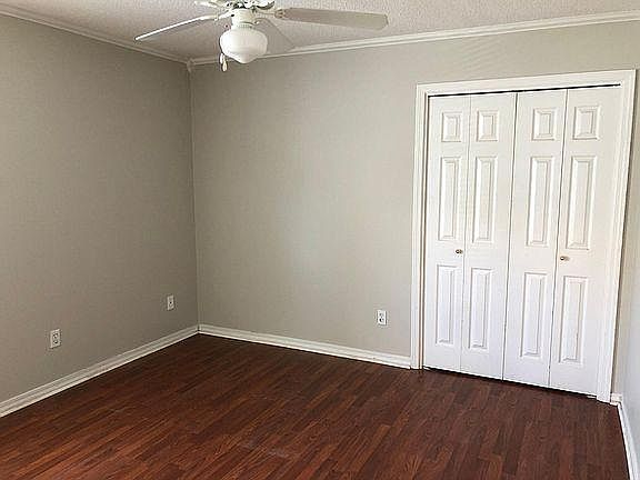 3rd image of 915 Lauderhill Ln