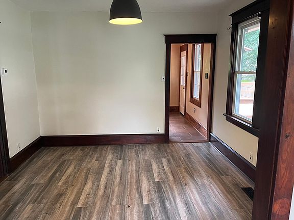4th image of 727 W Oak St