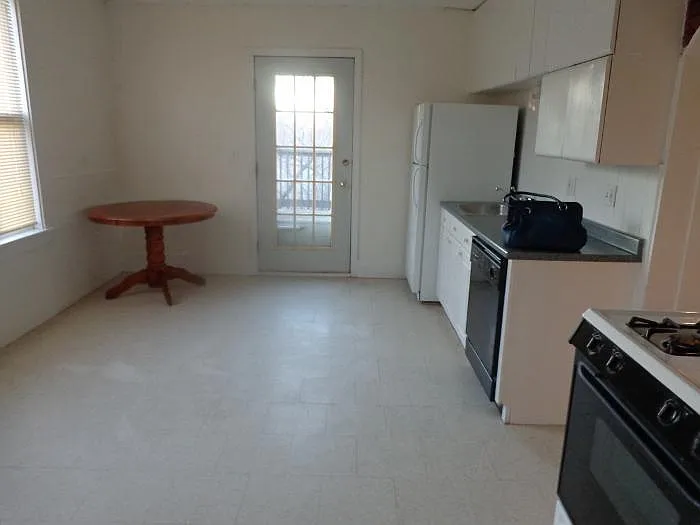 92 Granville Ave #2 — Photo 2