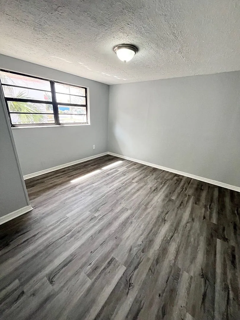 Spacious Remodeled 6BR/1BA Home with Fenced Backyard in Winter Haven! — Photo 4