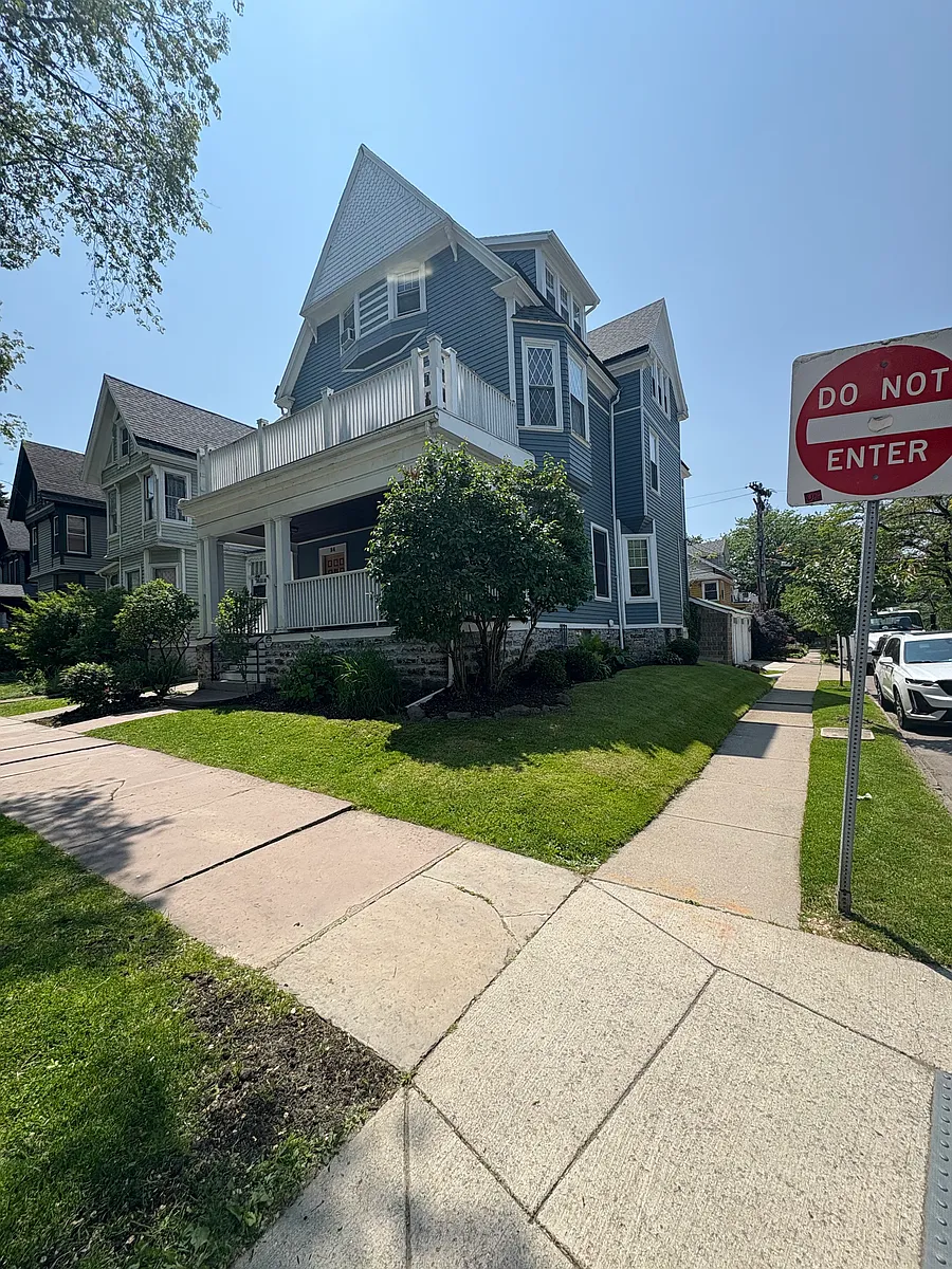 Building Photo - 84 Richmond Ave #1