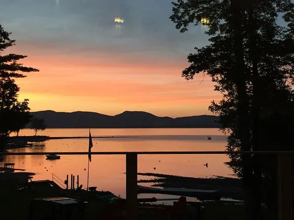 109 Ladyfinger Ln, Broadalbin, NY 12025