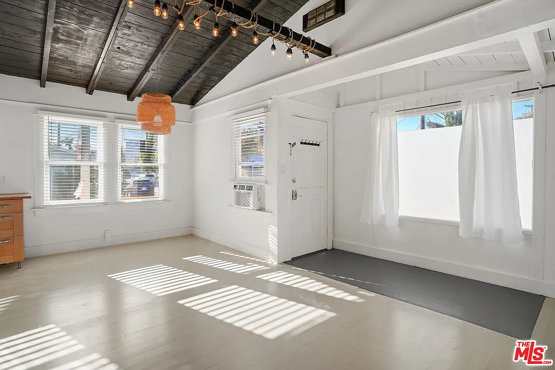 1 bed, 2.0 bath, $3,400 — Photo 3