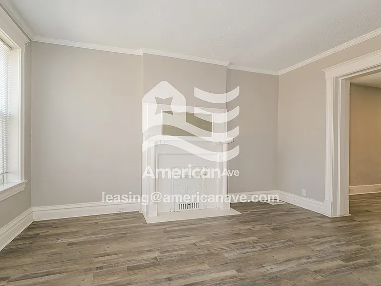 1205729_004_wm_-_living_room_13596250.jpg