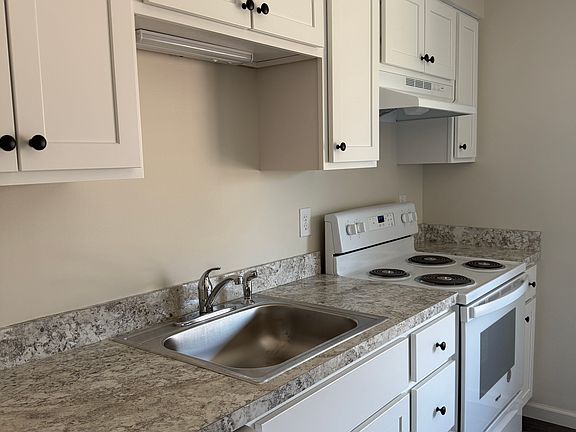 2nd image of 415 S Main St #13