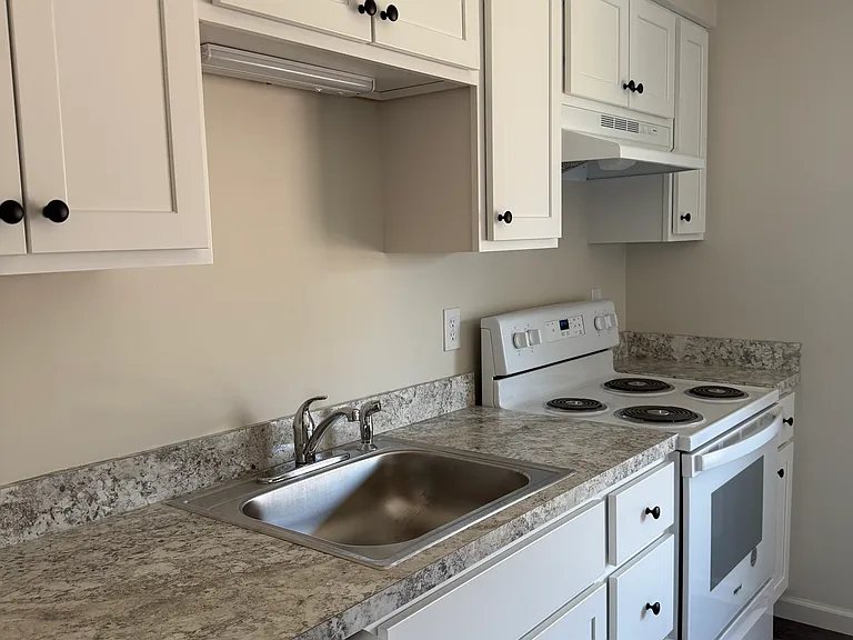 415 S Main St #13 — Photo 2