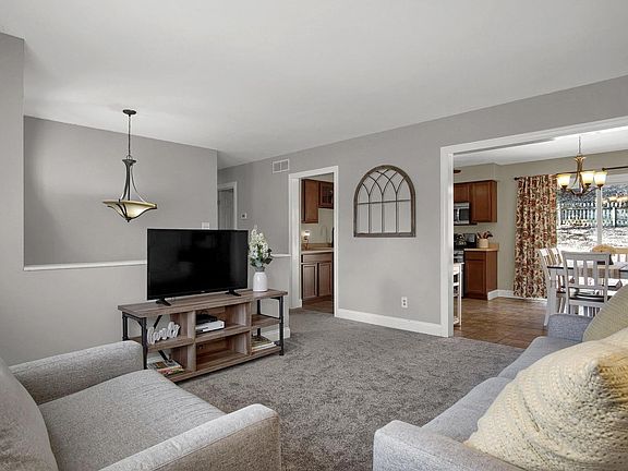 4th image of 212 Lake Hillcrest Dr