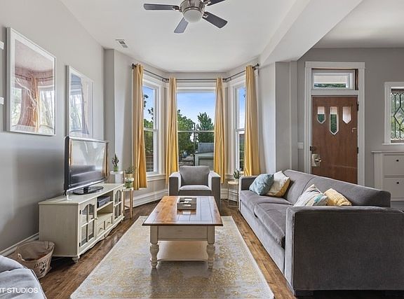 3rd image of 3446 W Wrightwood Ave