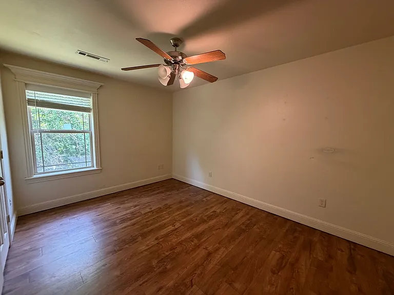 810 Baker St NW — Photo 8