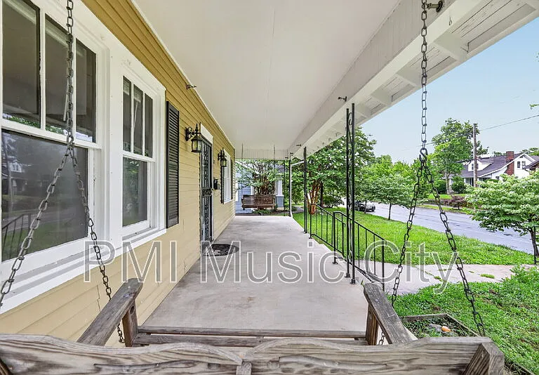 1609 Shelby Ave — Photo 6
