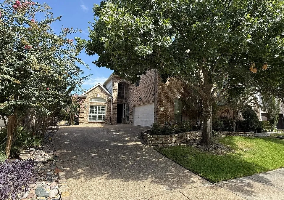 5700 Travis Dr