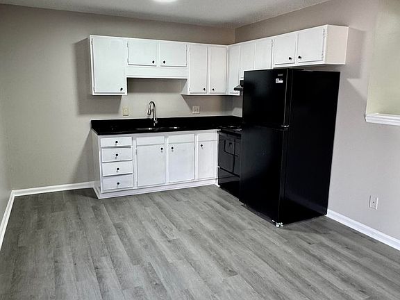 2nd image of 3209 Summer Pl APT 5